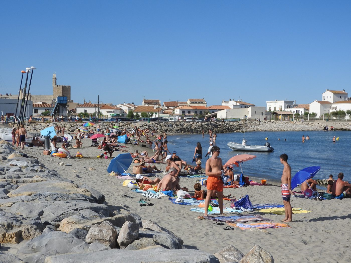 Plage et Méditerranée aux Saintes-Maries-de-la-Mer